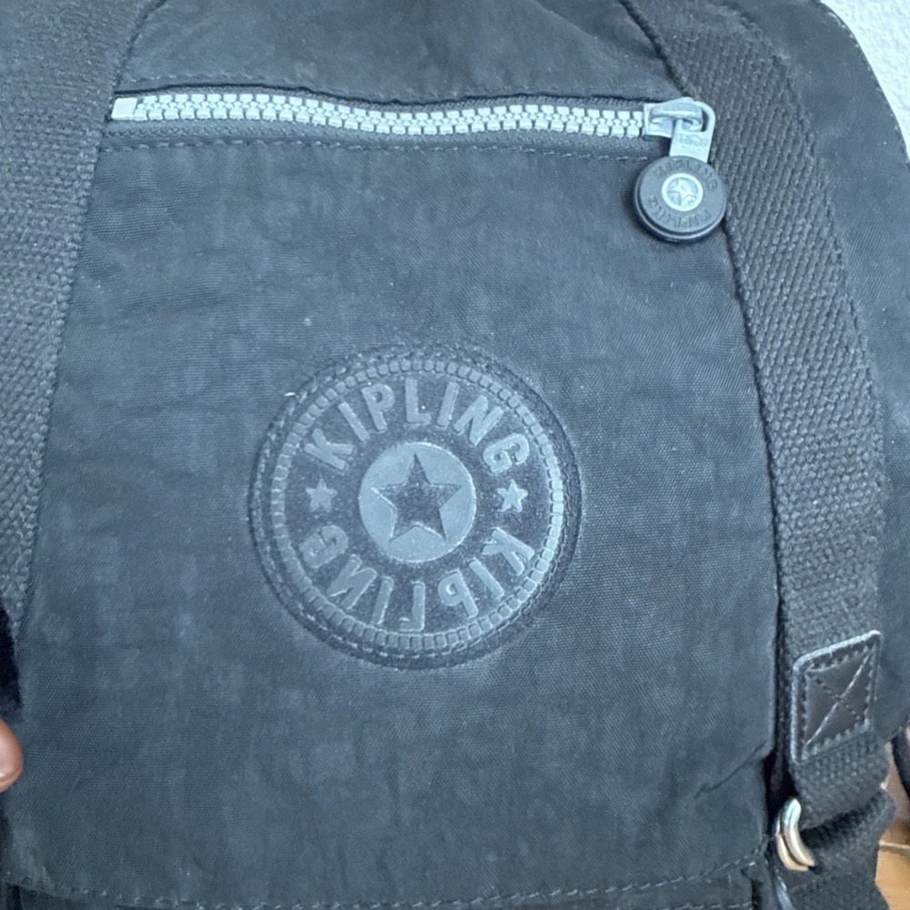 Kipling Joetsu Black Nylon Backpack Drawstring Zipper Pockets Monkey Keychain - Picture 2 of 11